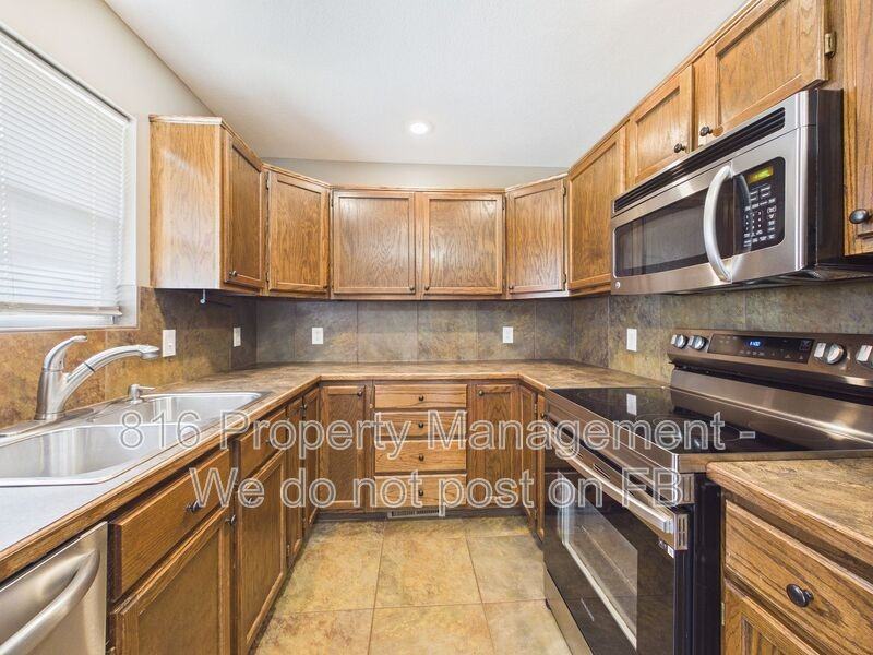 4831 N Tullis Dr - Photo 7 of 33