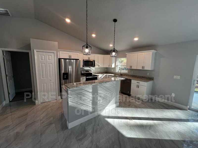 6419 Nw 57th Ave - Photo 6 of 24