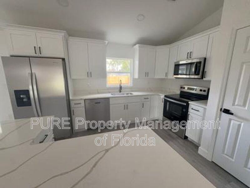 5787 Nwavenue - Photo 5 of 50