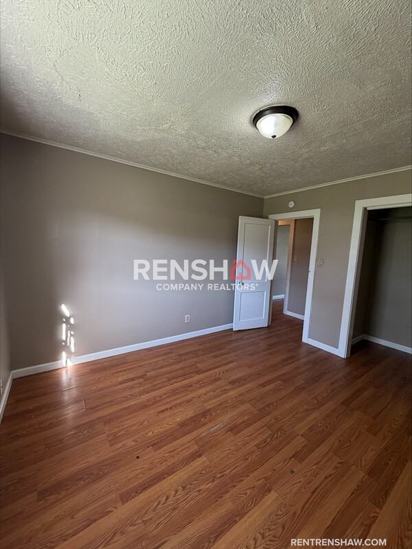 2620 Mullins Ave - Photo 3 of 16