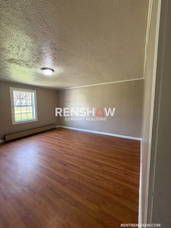 2620 Mullins Ave - Photo 4 of 16