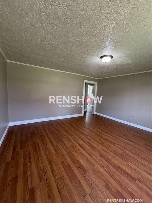 2620 Mullins Ave - Photo 5 of 16