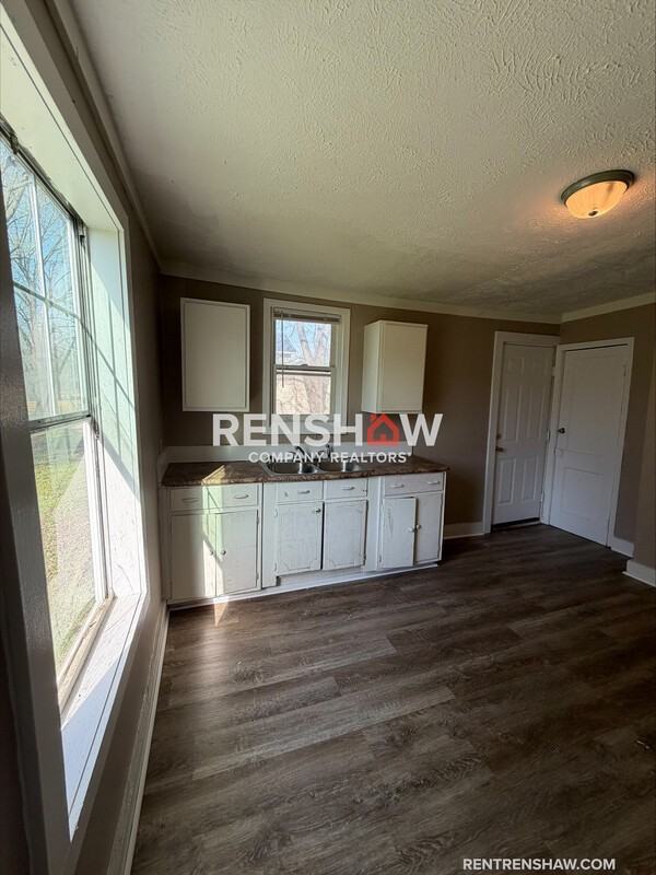 2620 Mullins Ave - Photo 6 of 16