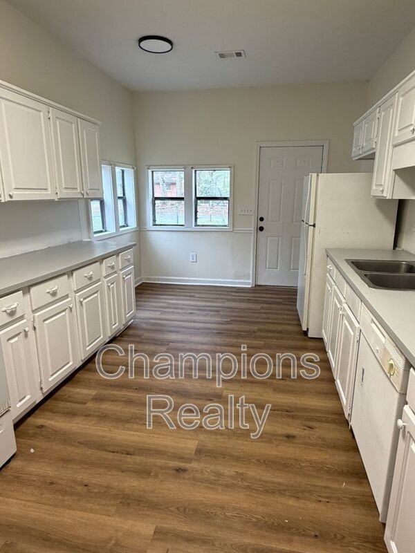 1719 Celia Dr - Photo 4 of 8