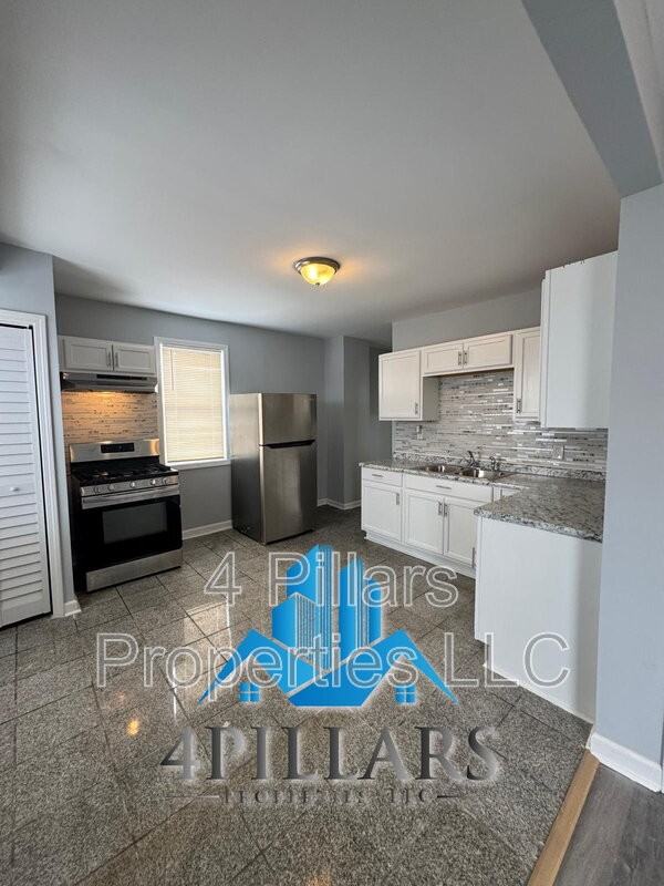 3904 Deodar St #2F