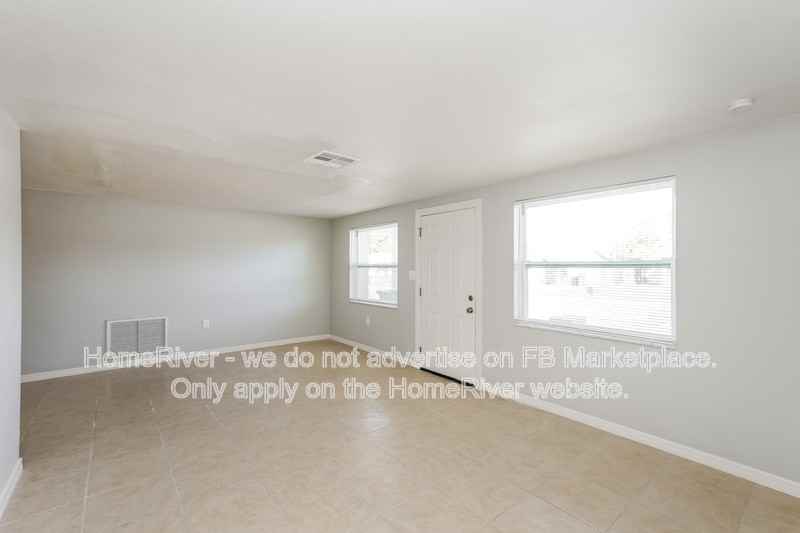 1345 Maybury Dr - Photo 3 of 19