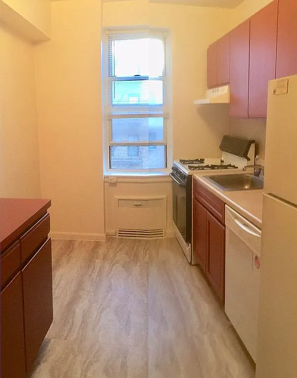 11020 71st Ave - Photo 3 of 5