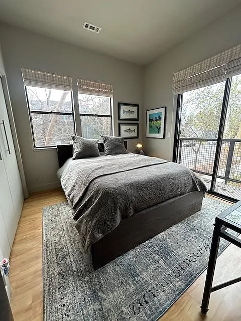 2114 G St - Photo 4 of 6