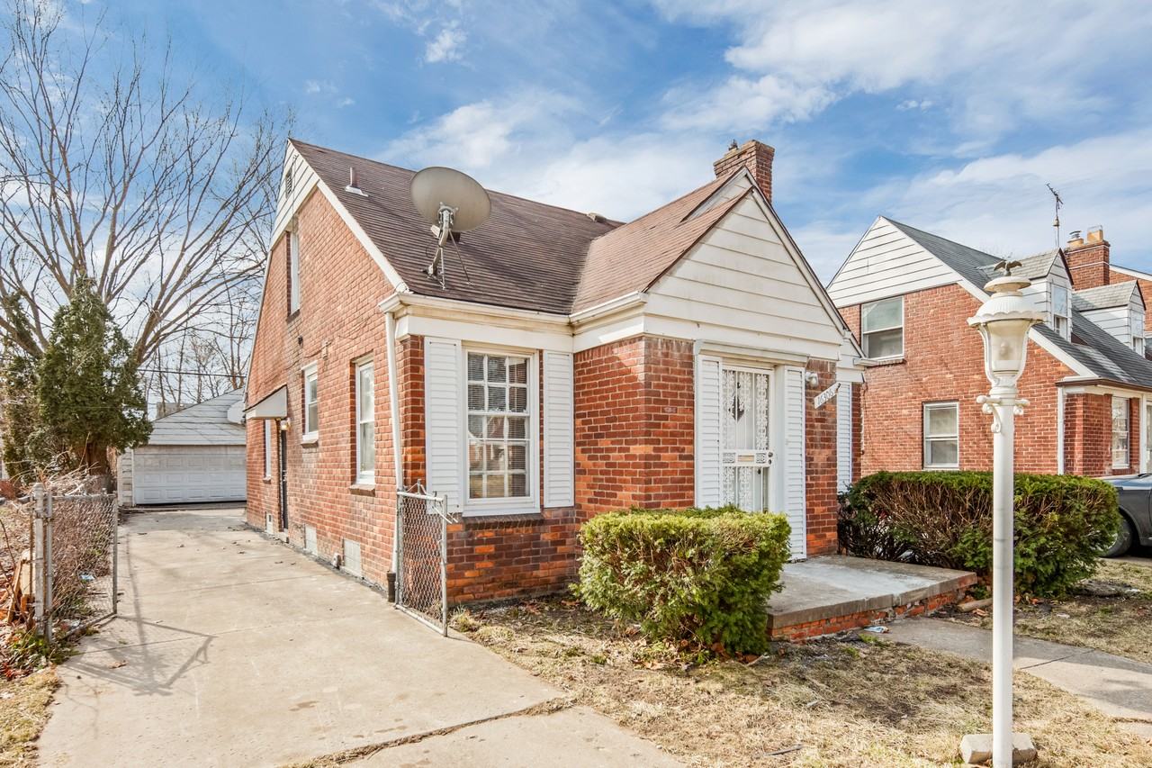 16306 Collingham Dr - Photo 2 of 15