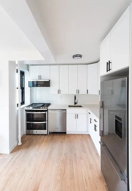 209 Clinton Ave - Photo 3 of 3