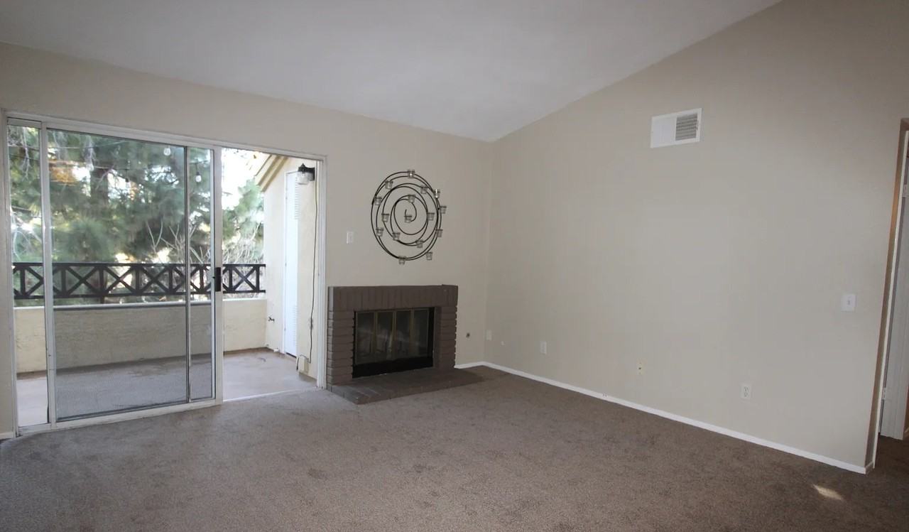 2001 Lakeridge Cir - Photo 2 of 7