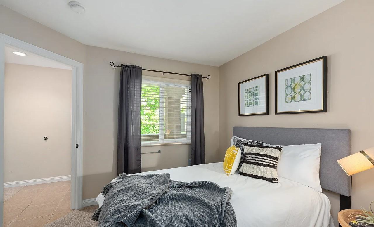 700 Sea Cliff Way - Photo 2 of 7