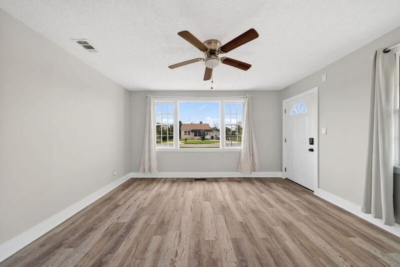 1114 Mckenzie Ave - Photo 6 of 20