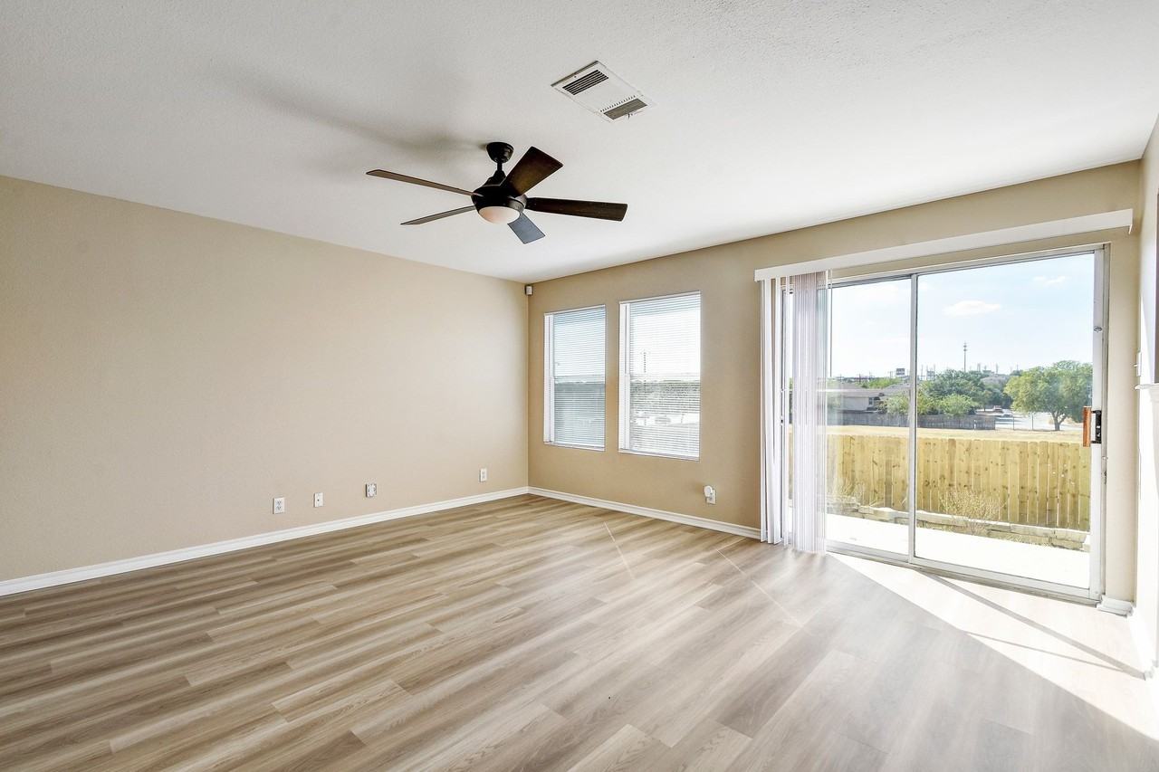 415 Mallow Grv - Photo 5 of 26