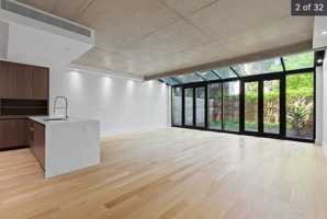 featured image of 253 E 7th St