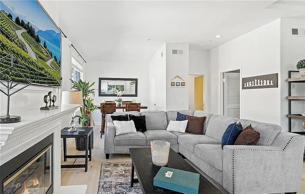 1307 Solvay Aisle - Photo 3 of 12