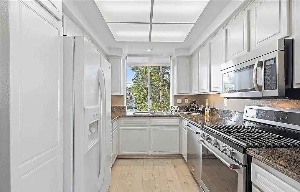 1307 Solvay Aisle - Photo 4 of 12