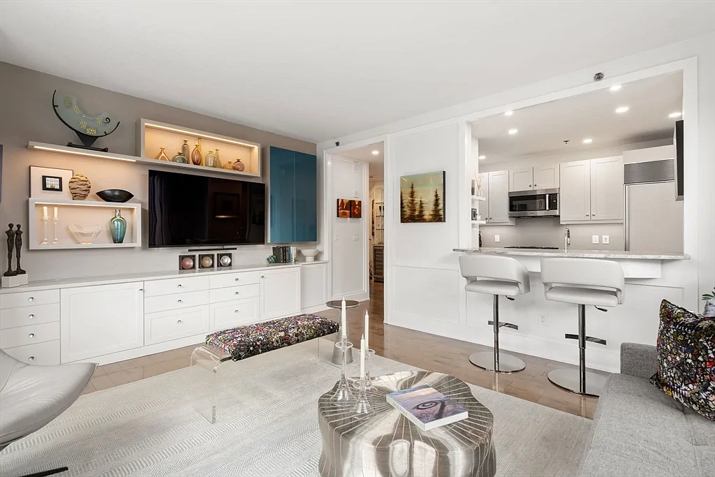 1 Charles St S #7A - Photo 4 of 11