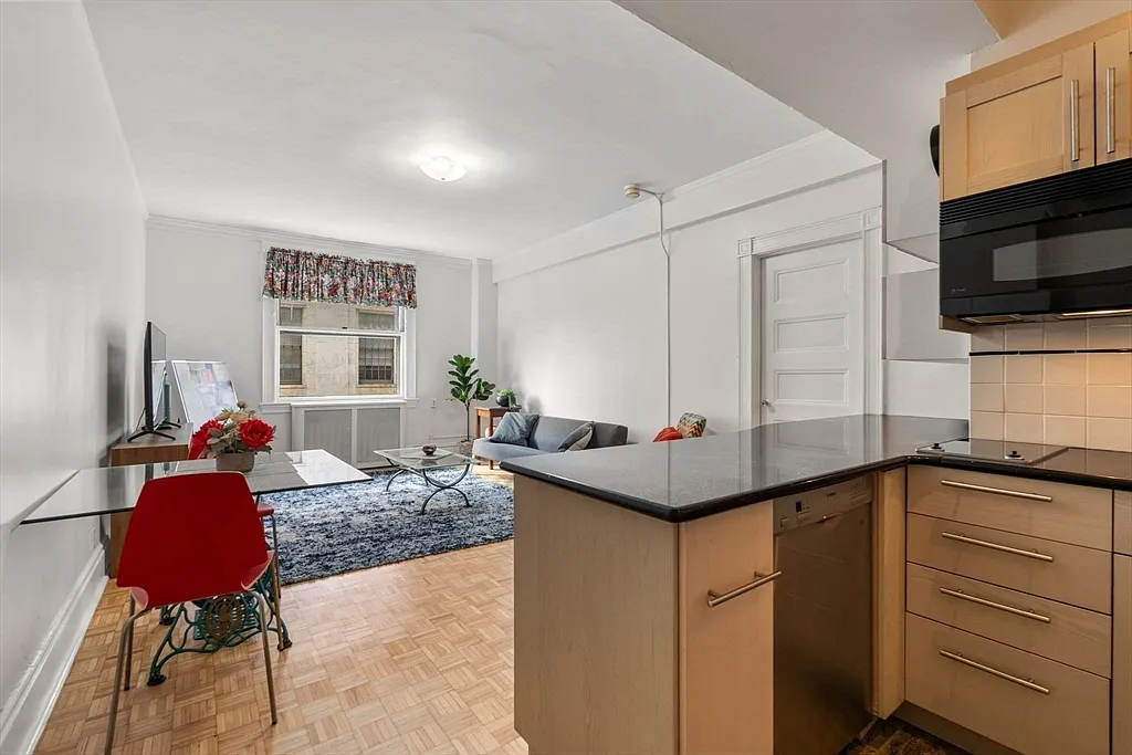 21 Beacon St #5T - Photo 3 of 10