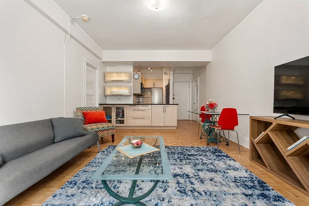 21 Beacon St #5T - Photo 4 of 10