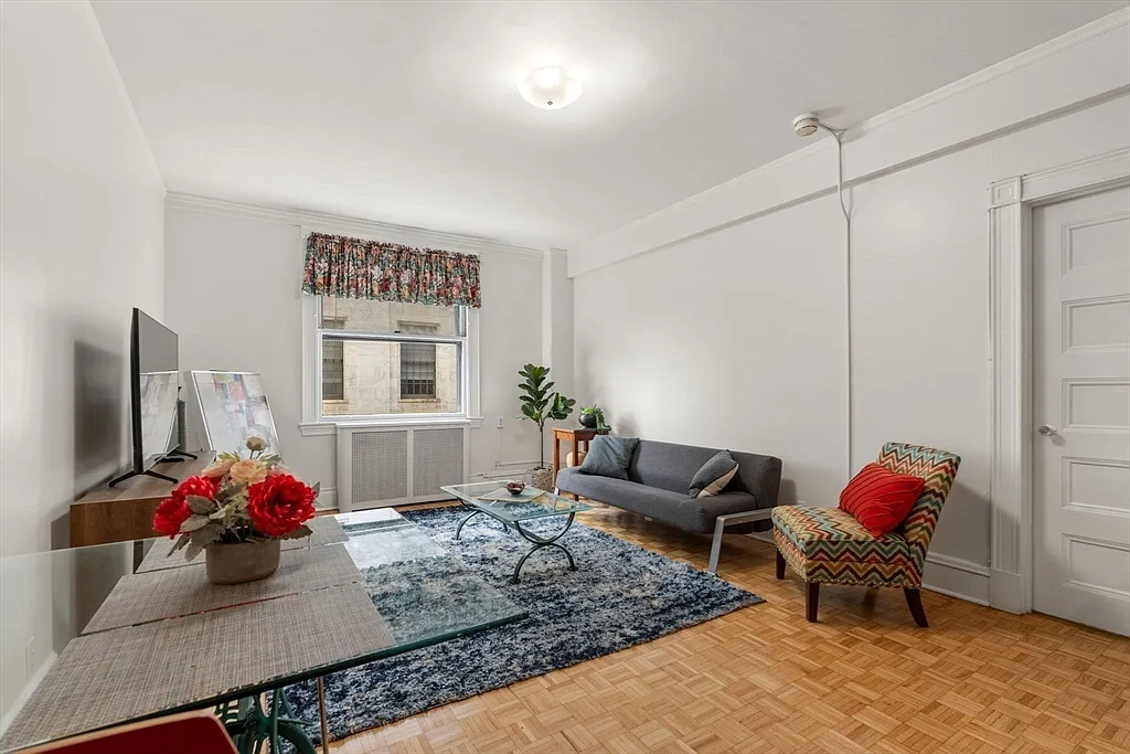 21 Beacon St #5T - Photo 5 of 10