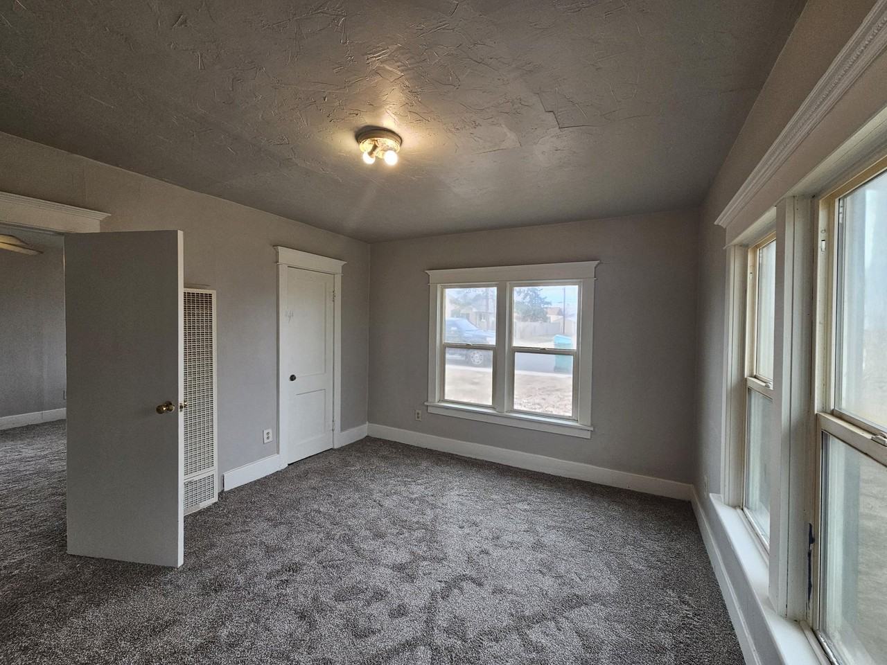 4022 Denver St - Photo 5 of 17