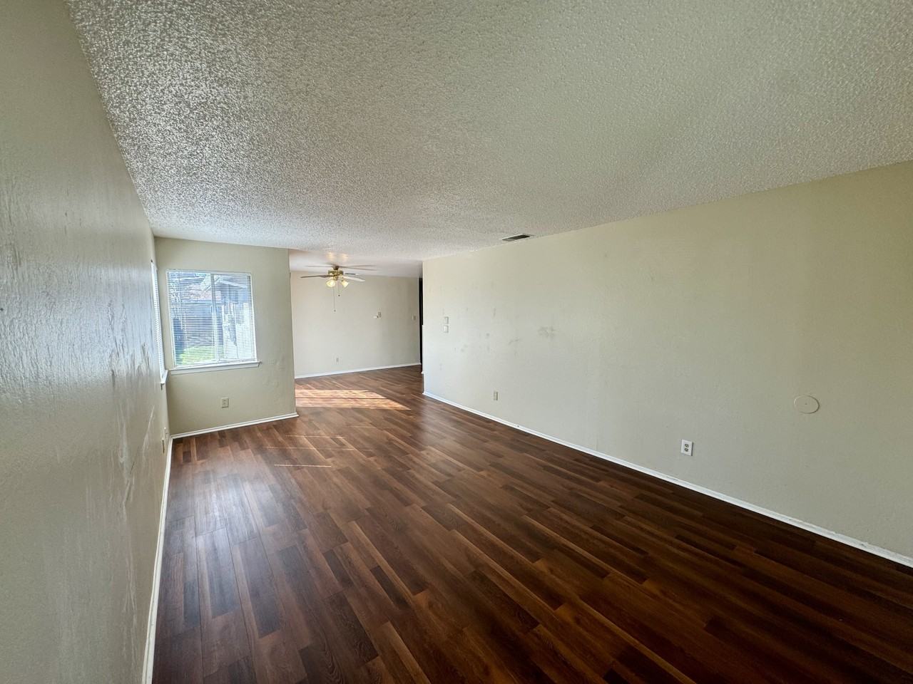 7022 Amsterdam Ave - Photo 4 of 21