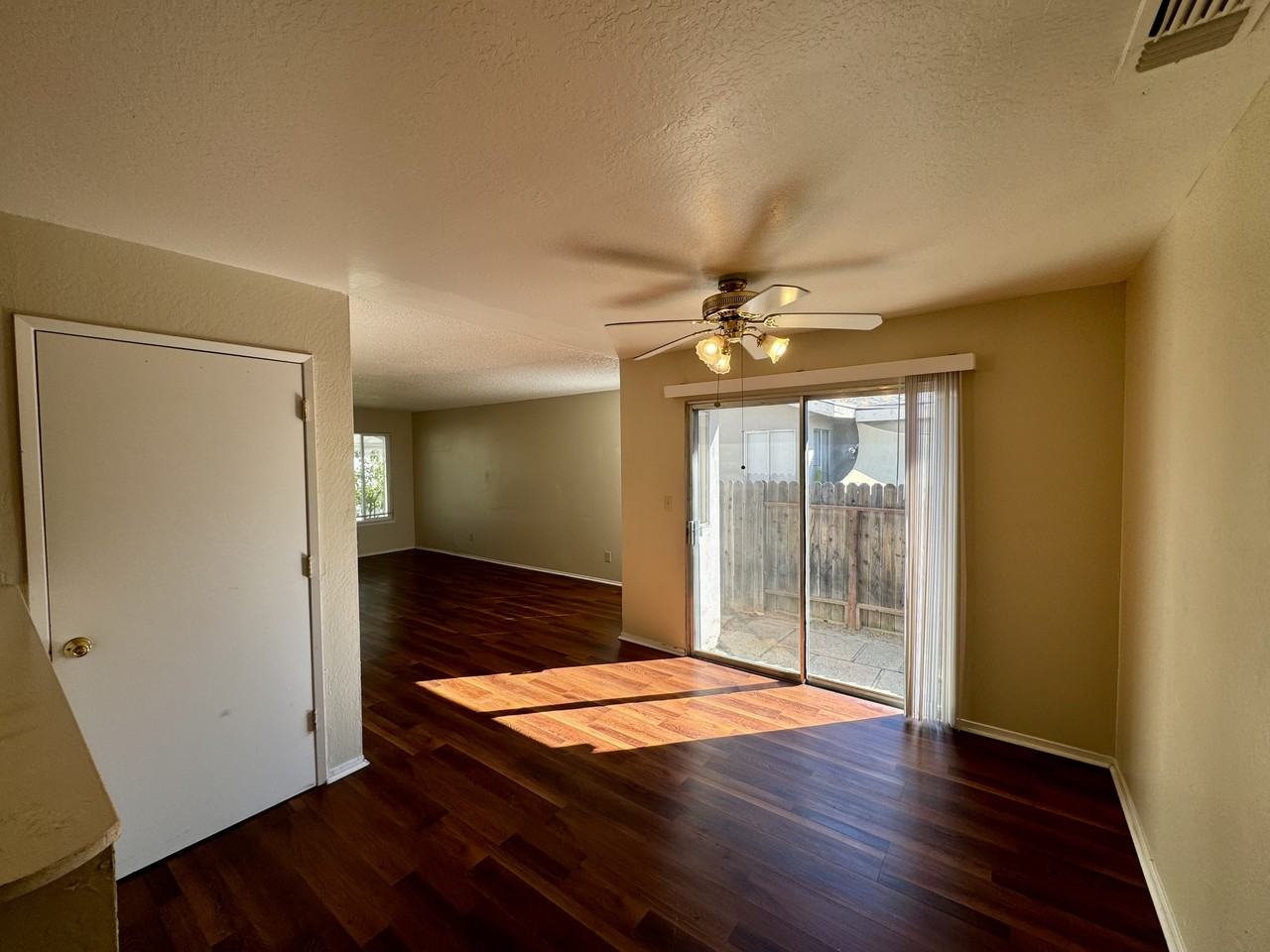 7022 Amsterdam Ave - Photo 6 of 21