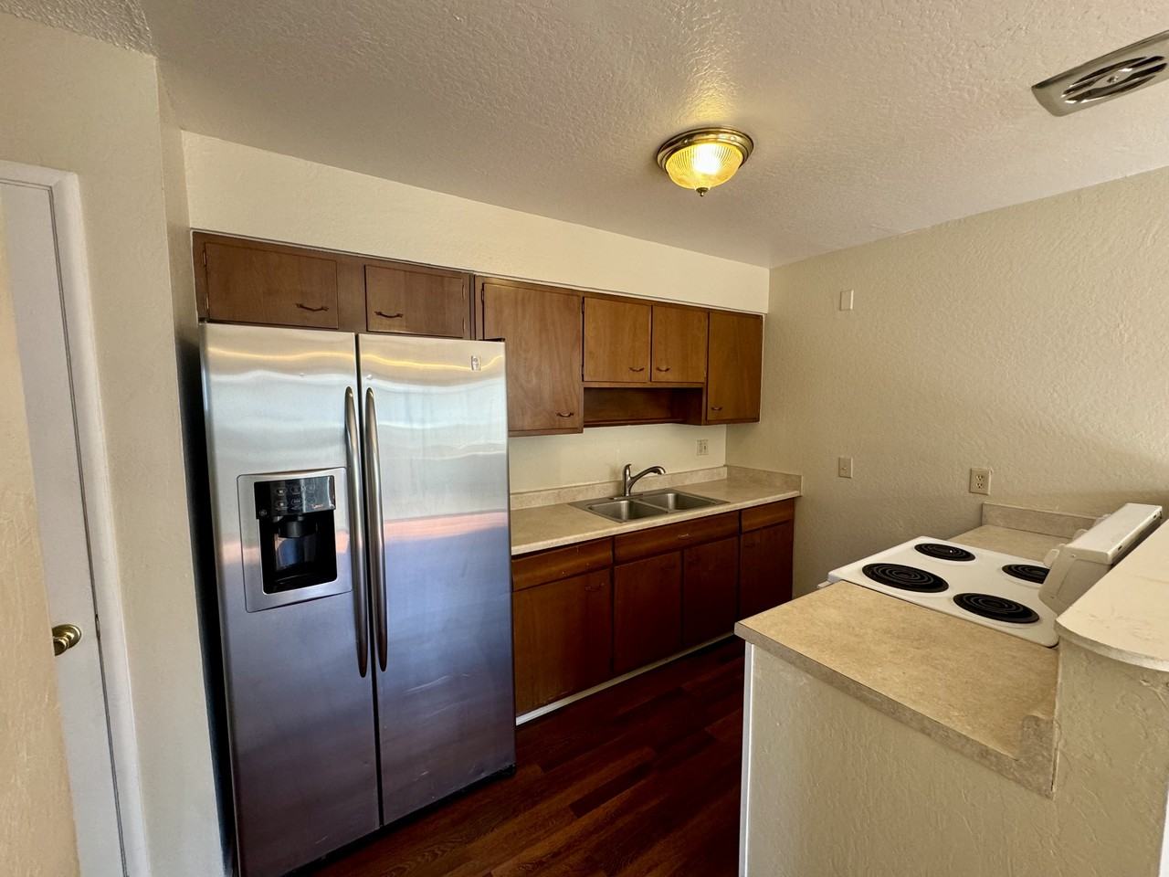 7022 Amsterdam Ave - Photo 7 of 21