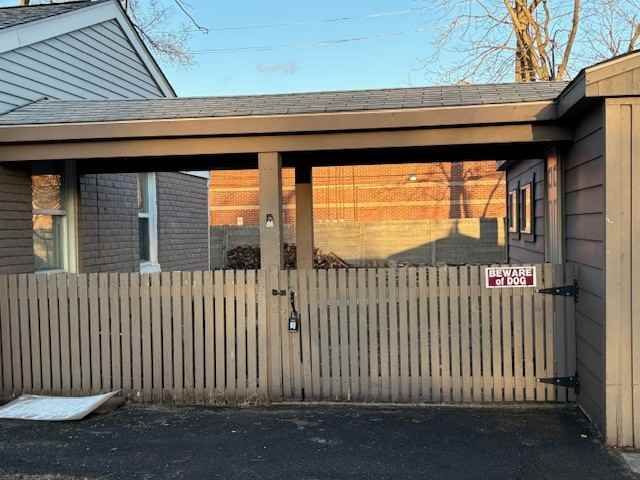 6104 Yale St - Photo 5 of 23