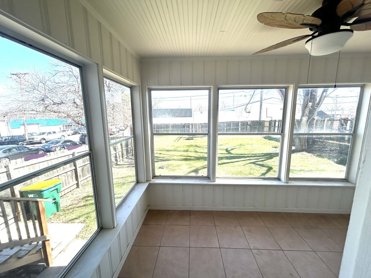 7605 Floyd St - Photo 3 of 12