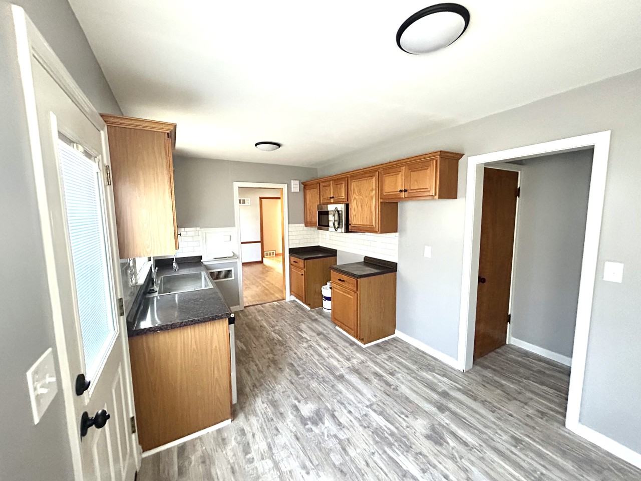 7605 Floyd St - Photo 4 of 12