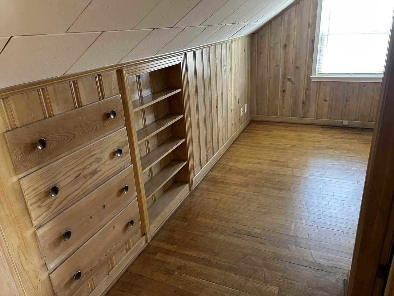 7605 Floyd St - Photo 5 of 12