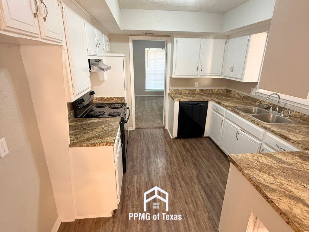 5301 Nw 108th Ter - Photo 3 of 23