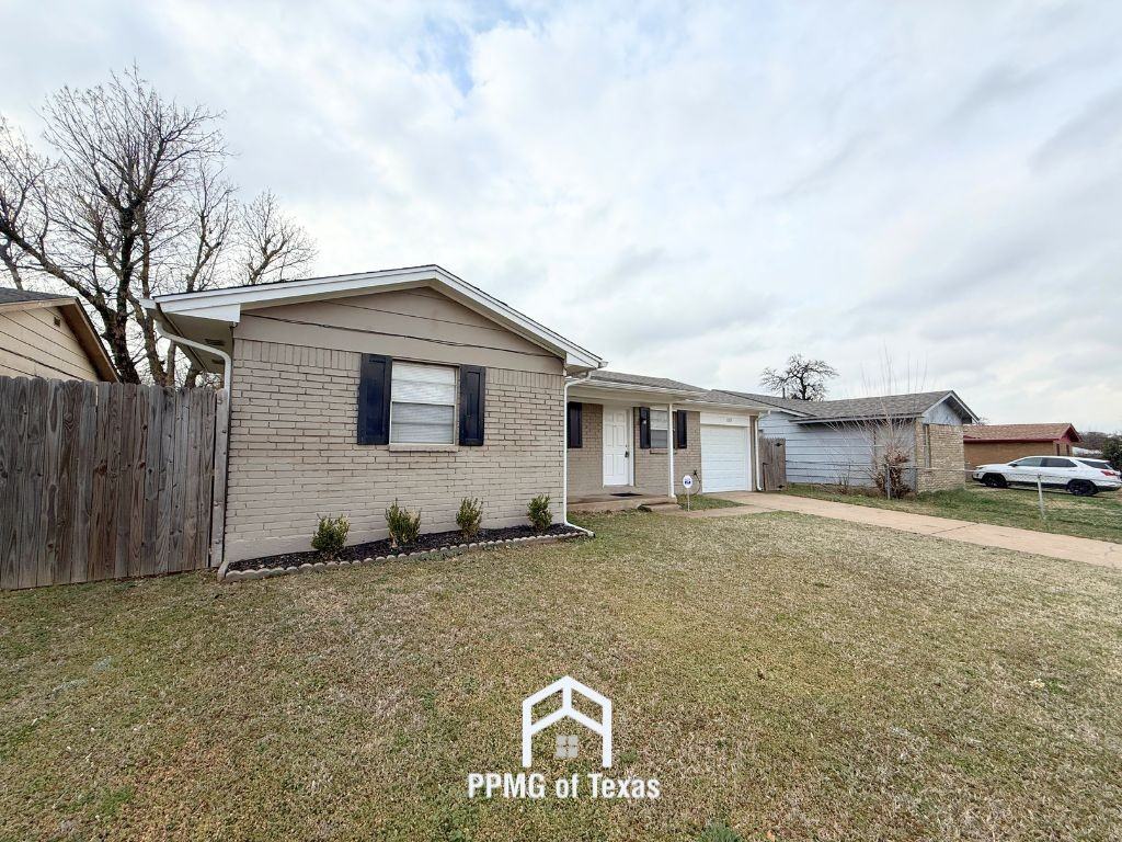 1321 N Christine Dr - Photo 2 of 20