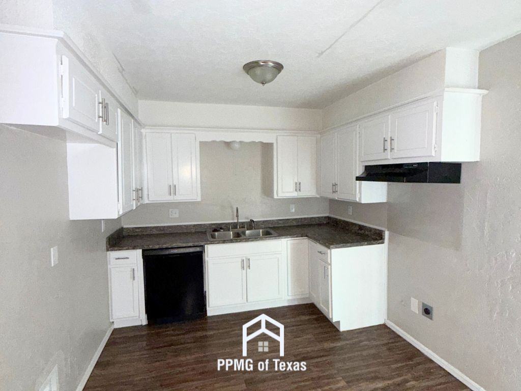 1321 N Christine Dr - Photo 5 of 20