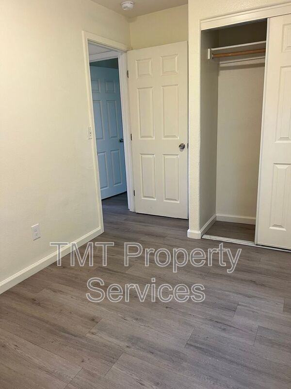 323 Kelly Ct - Photo 5 of 9