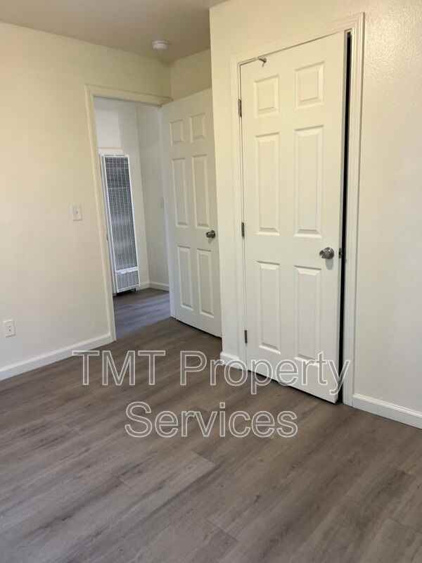 323 Kelly Ct - Photo 6 of 9