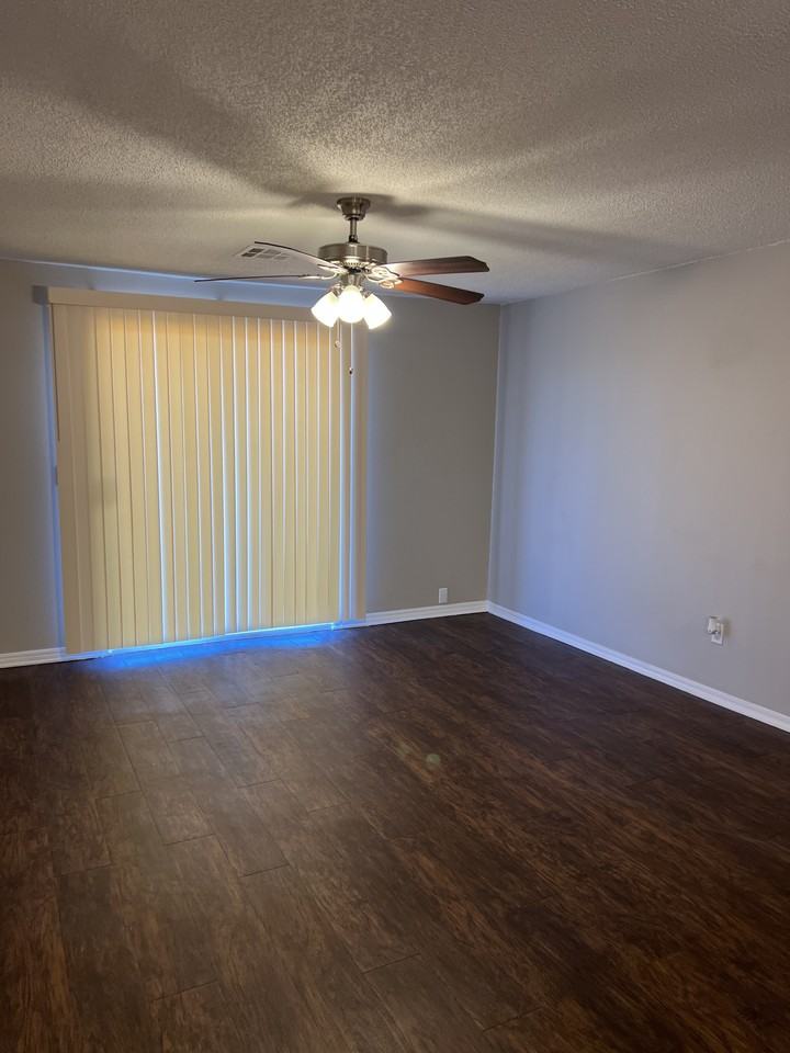 237 Nw 87th St - Photo 2 of 14