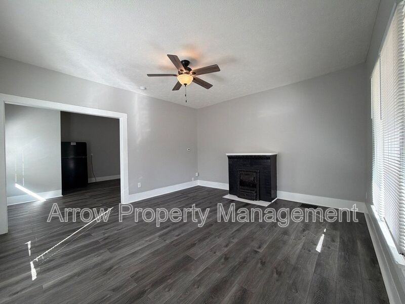 926 A St #A - Photo 2 of 9