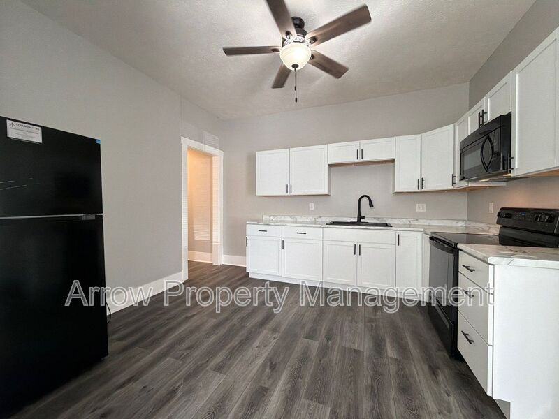 926 A St #A - Photo 5 of 9