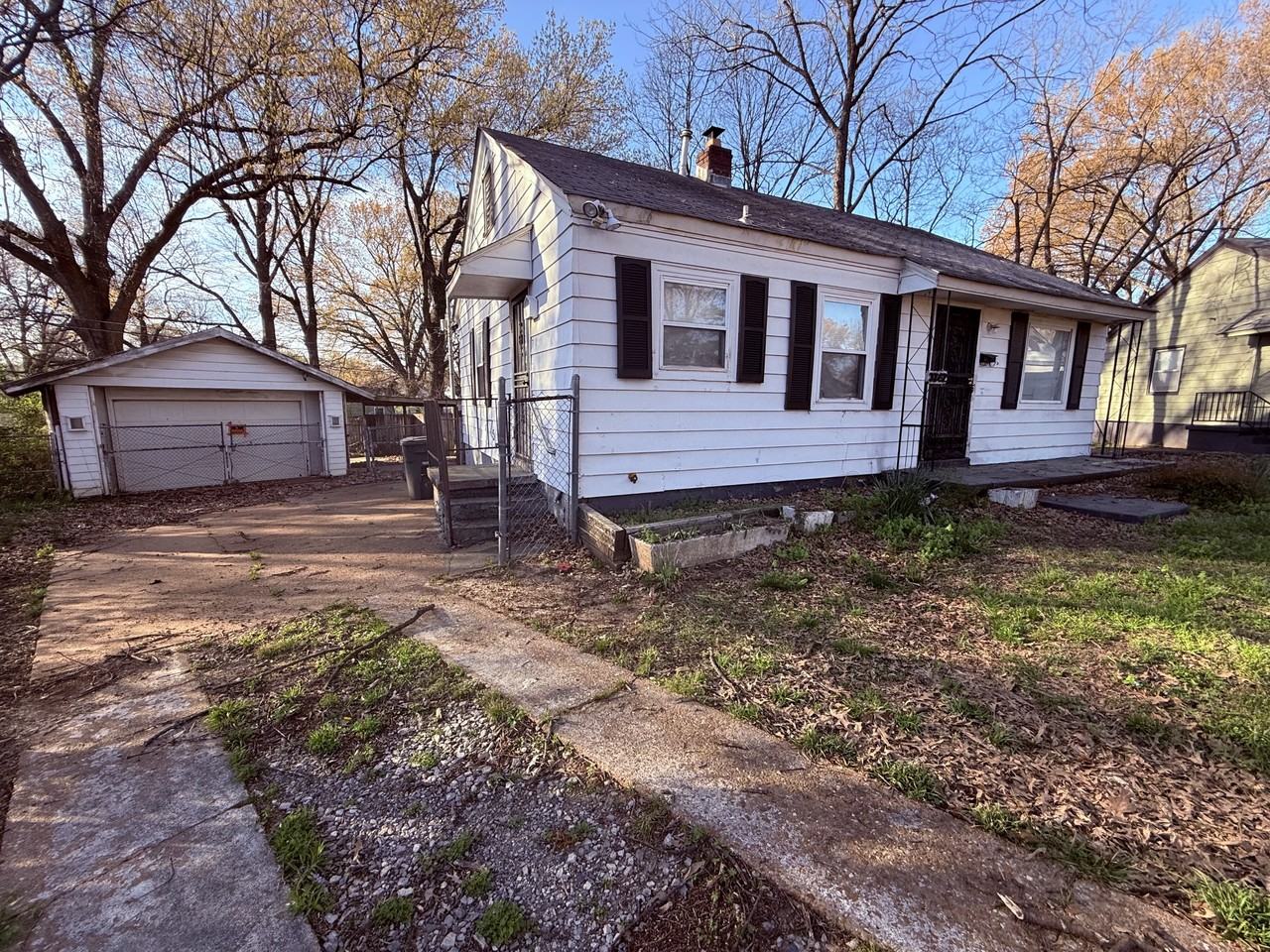 3742 Deerwood Cv - Photo 2 of 12