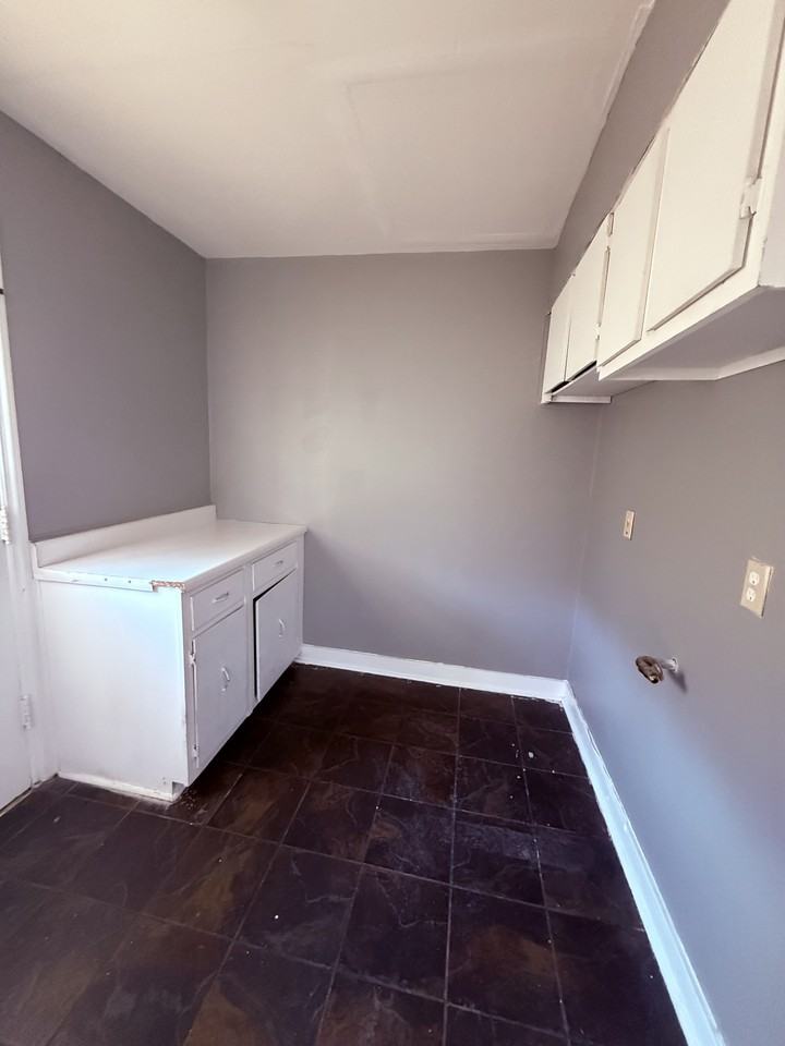 3742 Deerwood Cv - Photo 3 of 12