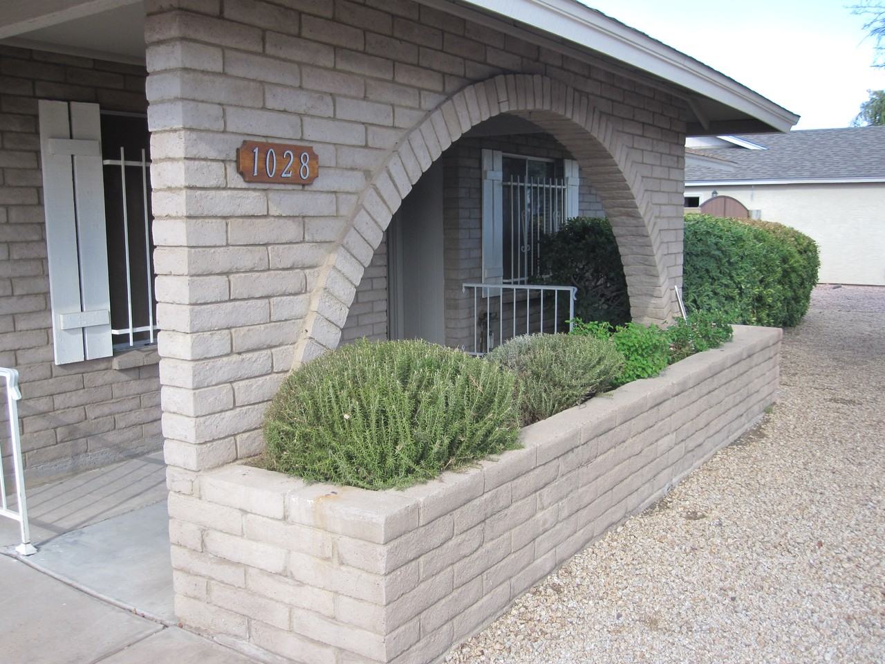 1028 E Paradise Ln - Photo 3 of 26