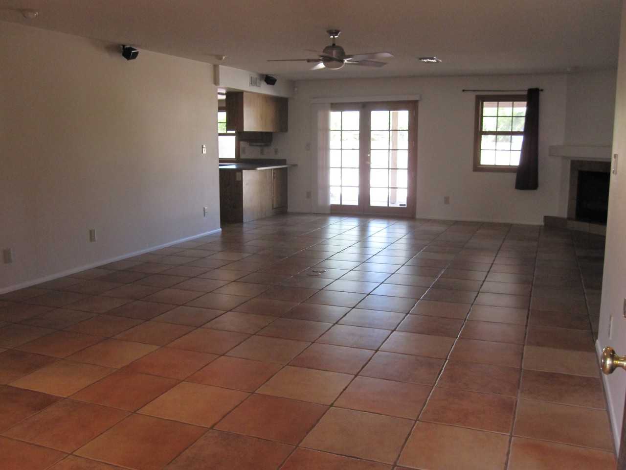 1028 E Paradise Ln - Photo 4 of 26