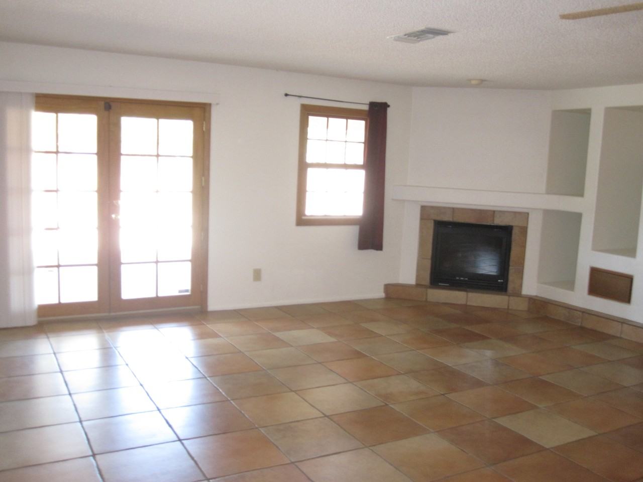 1028 E Paradise Ln - Photo 7 of 26