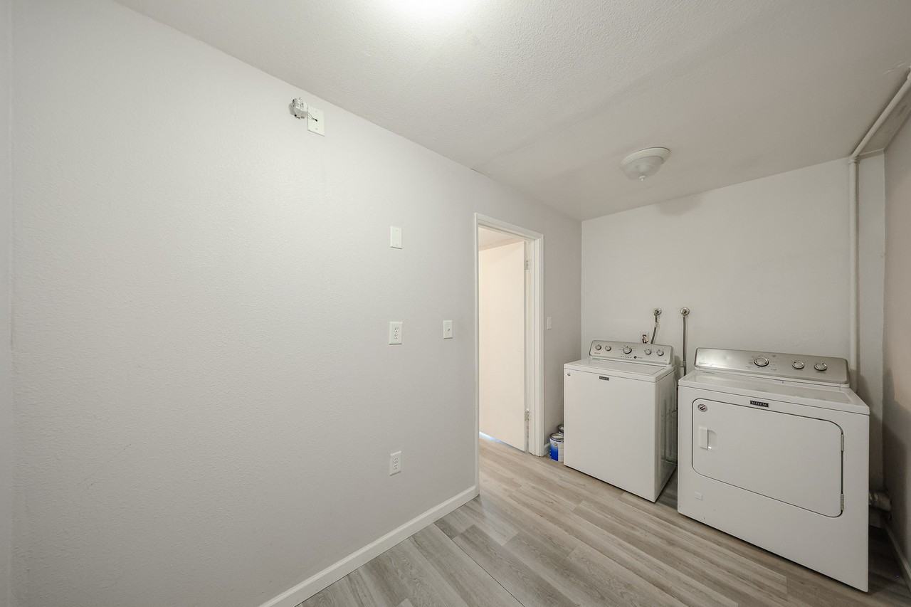 1246 E Marny Rd - Photo 6 of 35