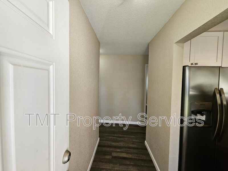 4679 Eastview Dr - Photo 3 of 26