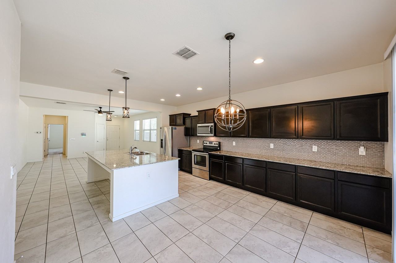 23700 W Watkins St - Photo 3 of 33