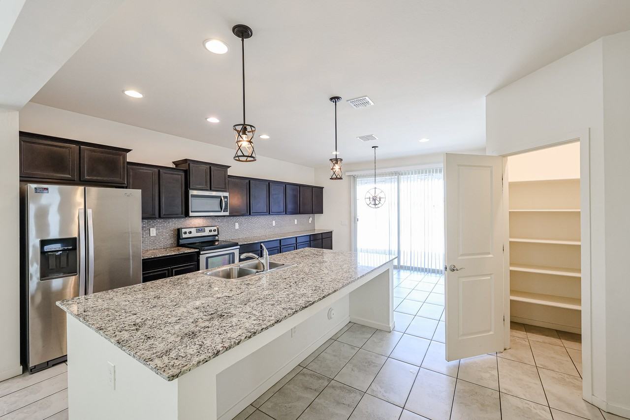 23700 W Watkins St - Photo 4 of 33